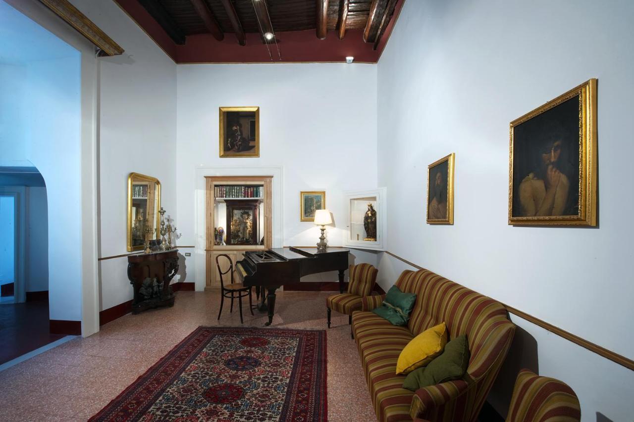 Domus Decumana Apartment Napoli Bagian luar foto