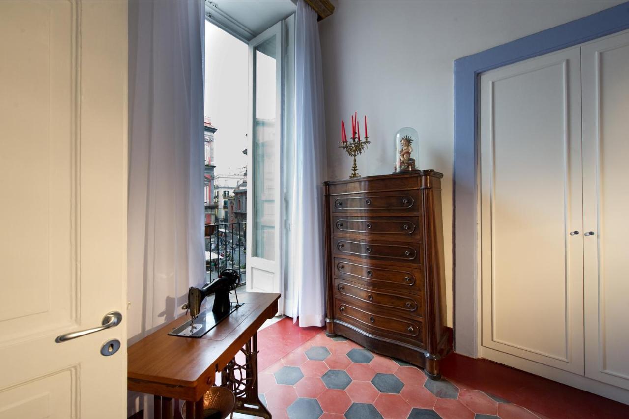 Domus Decumana Apartment Napoli Bagian luar foto