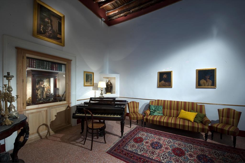 Domus Decumana Apartment Napoli Ruang foto